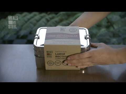 Demonstration of the large stainless steel bento box being packed